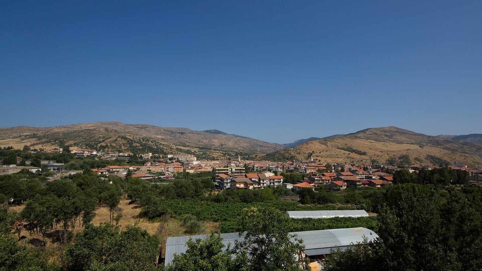 Vista panoramica di Randazzo, città in pietra lavica dell'alta Valle dell'Alcantara